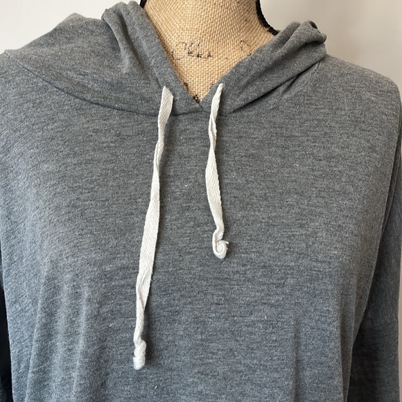 classic drawstring hoodie - Picture 3 of 6